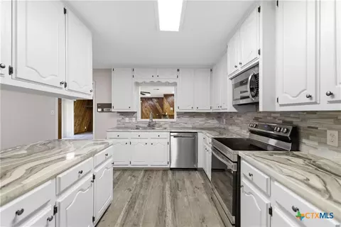 Kitchen - 201 Sandra St, Inez, TX 77968 photo 2 of 3