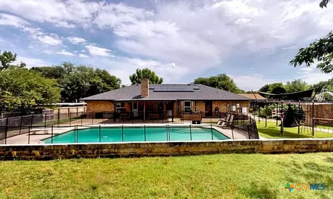 205 Red Oak Dr, Harker Heights, TX 76548