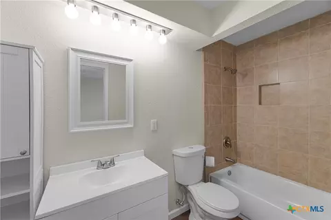 Bath - 2631 Benbow Rd, Inez, TX 77968 photo 3 of 4