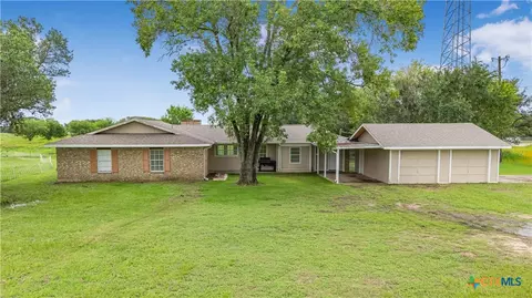 2631 Benbow Rd, Inez, TX 77968