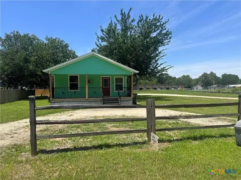 200 Prima St, Smithville, TX 78957