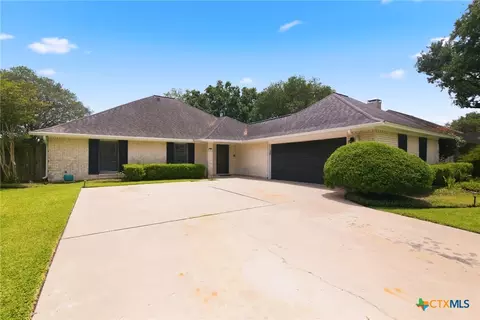 209 Champions Row, Victoria, TX 77904