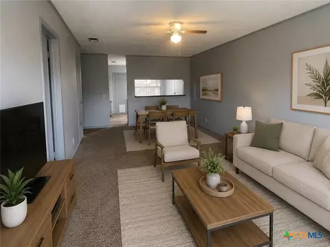 1051 Country Club Dr, Seguin, TX 78155