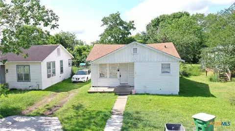 1105 E San Antonio St, Victoria, TX 77901