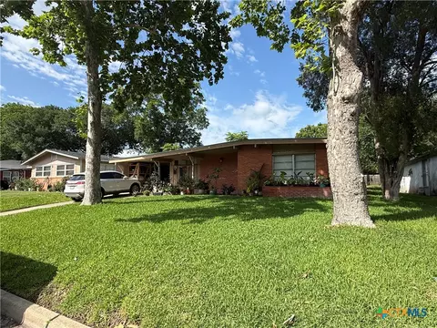 3606 Greenwood St, Victoria, TX 77901