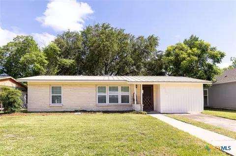 2001 E Rosebud Ave, Victoria, TX 77901