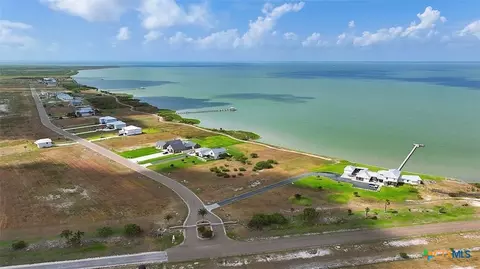 42 Bay Club Dr, Seadrift, TX 77983