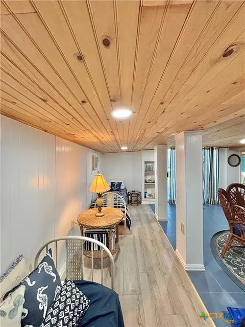 707 W Monroe Ave, Port O'connor, TX 77982