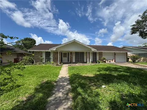 111 Yorkshire Ln, Victoria, TX 77904