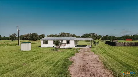 413 W Oaks Dr, Victoria, TX 77905