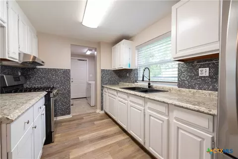205 N Mesquite Ave, Luling, TX 78648 photo 7