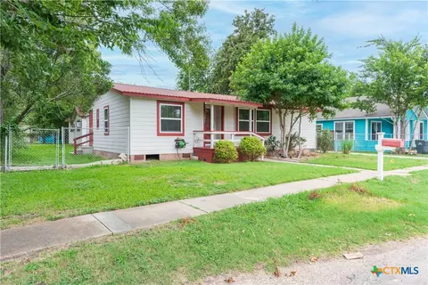 205 N Mesquite Ave, Luling, TX 78648 photo 2