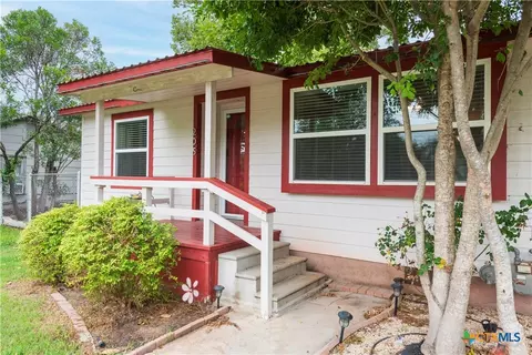 205 N Mesquite Ave, Luling, TX 78648 photo 4