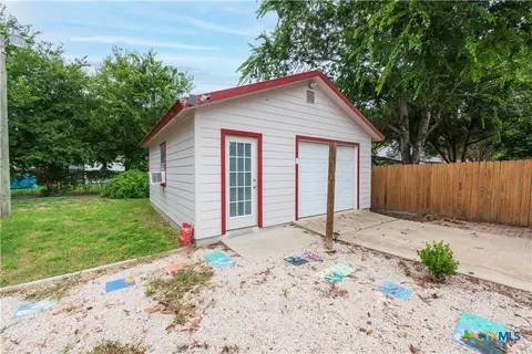 205 N Mesquite Ave, Luling, TX 78648 photo 30