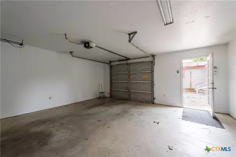 205 N Mesquite Ave, Luling, TX 78648 photo 32