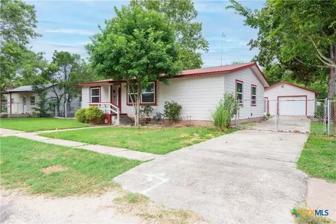 205 N Mesquite Ave, Luling, TX 78648