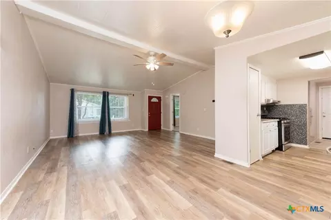 205 N Mesquite Ave, Luling, TX 78648 photo 5