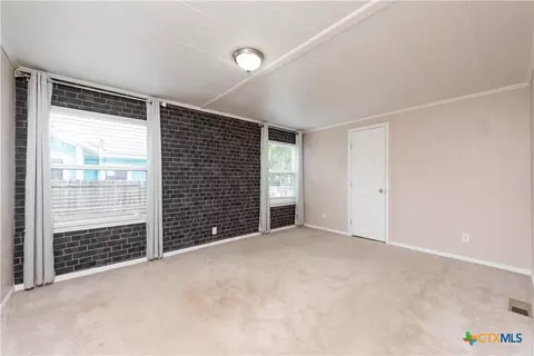 205 N Mesquite Ave, Luling, TX 78648 photo 11