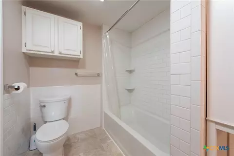 205 N Mesquite Ave, Luling, TX 78648 photo 14