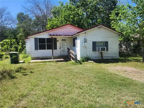 1003 Gunther St, Victoria, TX 77901