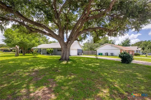 701 Morning Glory Ln, Victoria, TX 77904