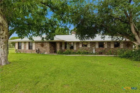 5032 S Santa Clara Rd, Seguin, TX 78155