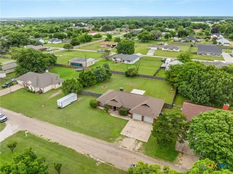 381 Norwood Dr, Woodway, TX 76712