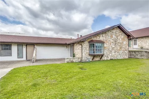 603 Oak Park Dr, Boerne, TX 78006