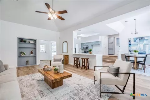 2132 Northcrest Dr, New Braunfels, TX 78130