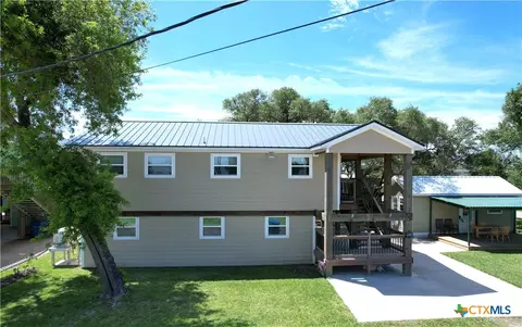 911 W Madison Ave, Port O'connor, TX 77982