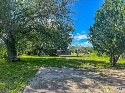 3112 E Rio Grande, Victoria, TX 77901