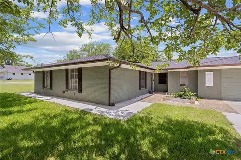 575 W 4th St, Crawford, TX 76638