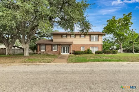 1014 N Hunt St, Cuero, TX 77954
