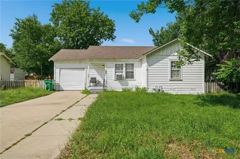 204 E 16th St, Cameron, TX 76520