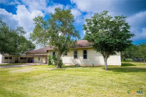 304 Turner St, Yoakum, TX 77995