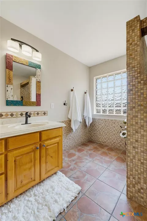 Bath - 3375 Upton Dr, Kempner, TX 76539 photo 3 of 6