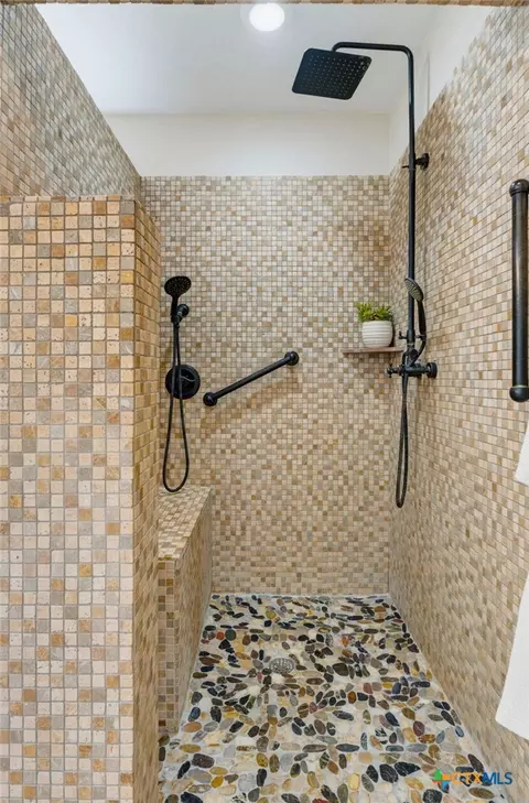 Bath - 3375 Upton Dr, Kempner, TX 76539 photo 4 of 6