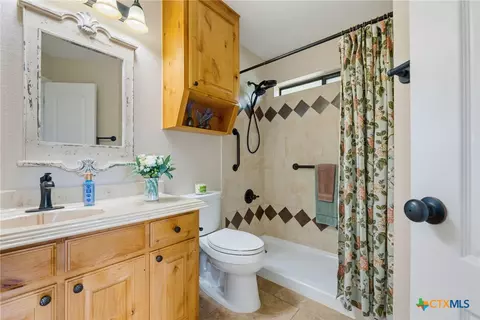 Bath - 3375 Upton Dr, Kempner, TX 76539 photo 5 of 6