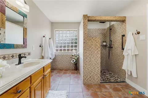 Bath - 3375 Upton Dr, Kempner, TX 76539 photo 2 of 6