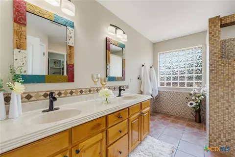 Bath - 3375 Upton Dr, Kempner, TX 76539 photo 1 of 6