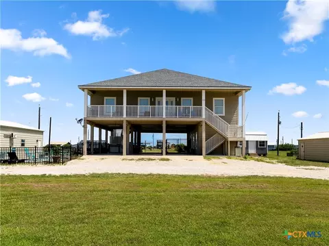 213 Porpoise Dr, Palacios, TX 77465