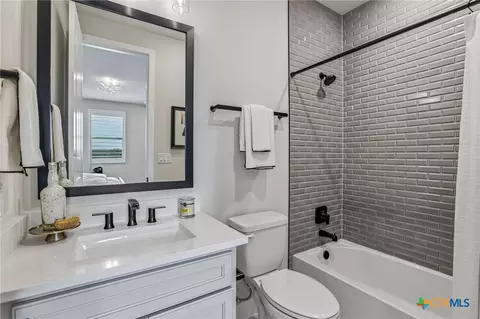 Bath - 325 Ridgeway Dr, Georgetown, TX 78628 photo 3 of 4