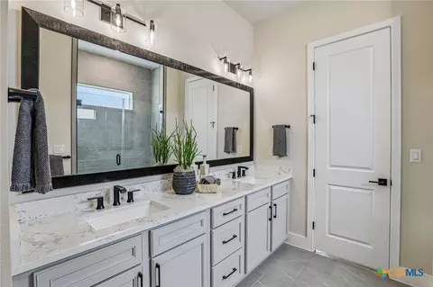 Bath - 325 Ridgeway Dr, Georgetown, TX 78628 photo 2 of 4