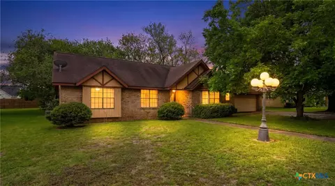 214 E Montana Dr, Shiner, TX 77984