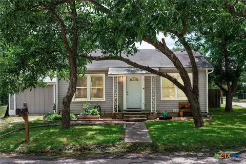 503 Bruns St, Seguin, TX 78155
