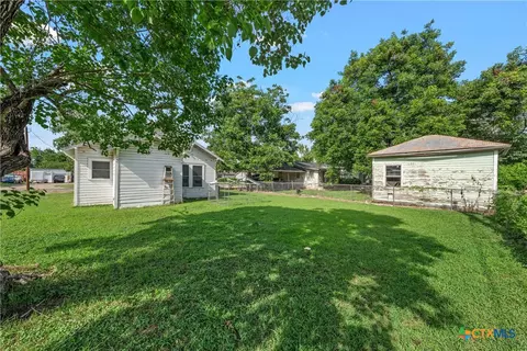 Exterior - 709 E 18th St, Cameron, TX 76520 photo 5 of 7