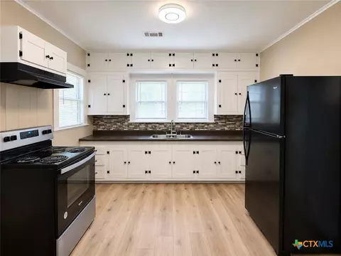 Kitchen - 709 E 18th St, Cameron, TX 76520 photo 1 of 1