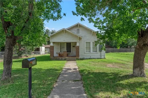 709 E 18th St, Cameron, TX 76520