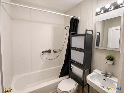 Bath - 709 E 18th St, Cameron, TX 76520 photo 1 of 1