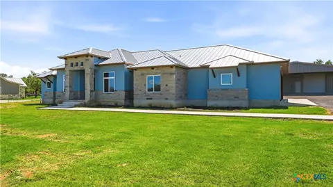 731 County Road 356, Adkins, TX 78101